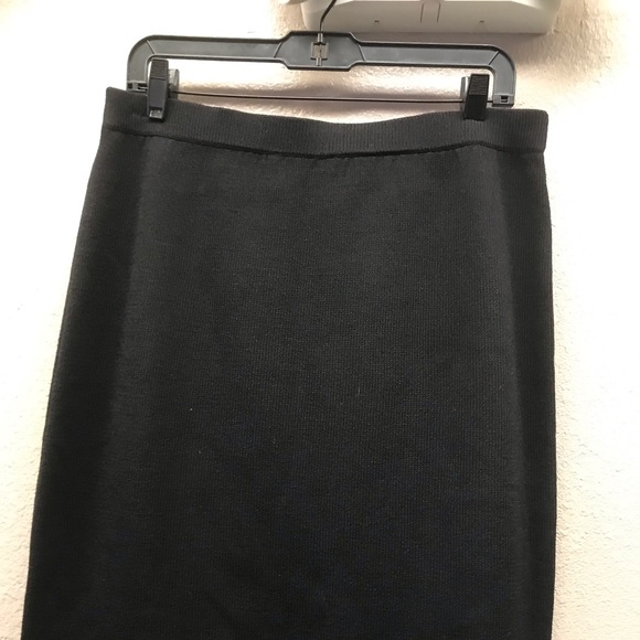 St. John Dresses & Skirts - St John Basics knee length skirt size 12
